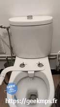 un bidet de toilette Samodra, style toilette japonaise 011 un bidet de toilette Samodra, style toilette japonaise 011