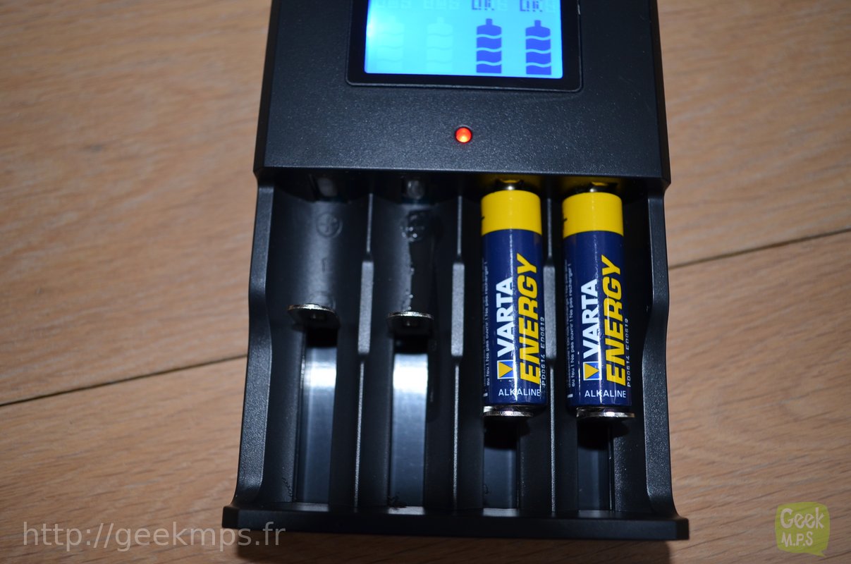 Comment régénérer charger vos piles alcalines jetables chargeur regenerateur  pile duracell 